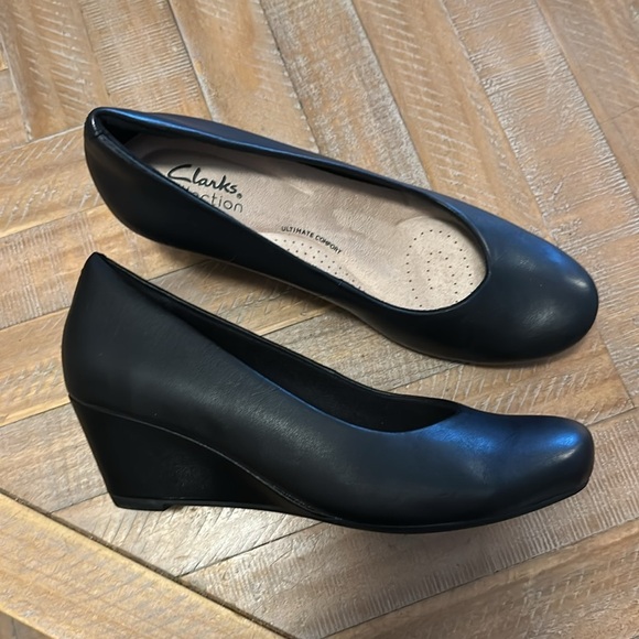 Clark's Flores Tulip Leather Jacket Low Wedge Heel Pumps - Picture 3 of 9